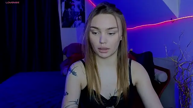 KitsyMoore online show from November 10, 1:06 pm