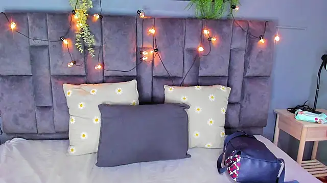 MyApril   online show from March 25, 1:03 pm