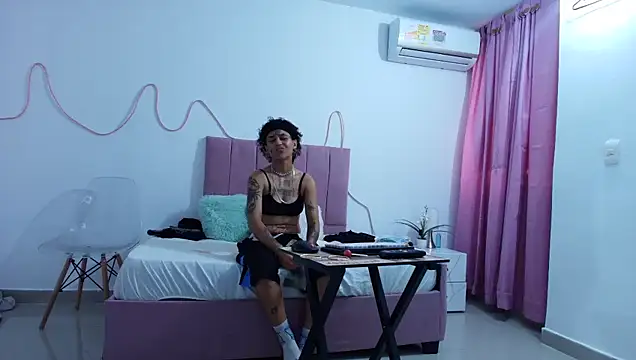 Snapshot of Macarena_leisy chatting on October 3, 4:23 pm Macarena leisy online show from October 3, 4:23 pm