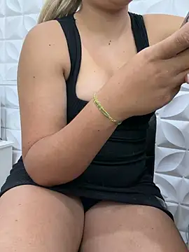 Valeriacris online show from April 23, 3:25 pm