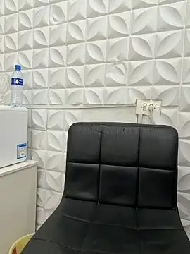 Valeriacris online show from April 27, 3:53 pm