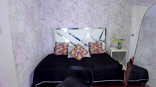 Snapshot of sarita_princess7 chatting on October 20, 12:13 am sarita princess7 online show from October 20, 12:13 am