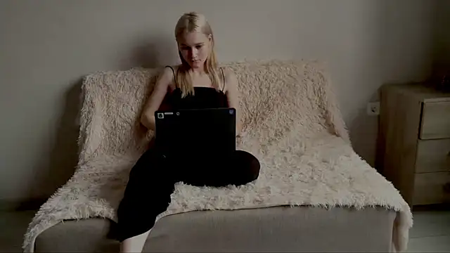 TwinedPeril online show from December 2, 7:10 am