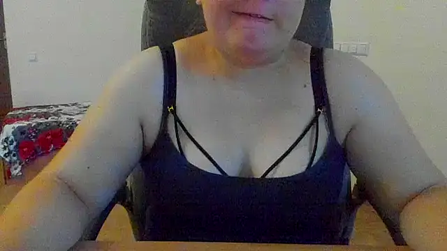 Snapshot of Liza-Mendez chatting on October 7, 5:23 am Liza-Mendez online show from October 7, 5:23 am