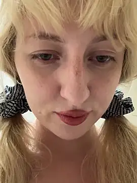 RonnieKiss online show from December 3, 7:11 am