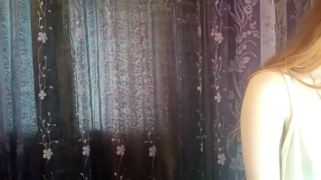 Snapshot of Lutangogansit chatting on September 28, 7:36 am Lutangogansit online show from September 28, 7:36 am