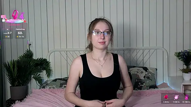 Snapshot of DaliaRadtke chatting on October 13, 6:32 pm DaliaRadtke online show from October 13, 6:32 pm