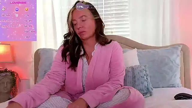 STIFFLERSMOMM online show from October 31, 2:21 pm