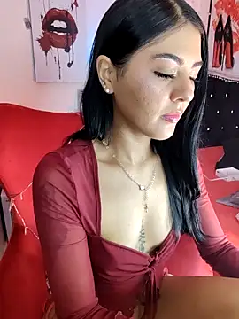 ValeNiitaLuv online show from April 12, 3:42 am