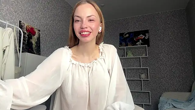 Snapshot of SofiaSmiles chatting on October 15, 5:10 am SofiaSmiles online show from October 15, 5:10 am