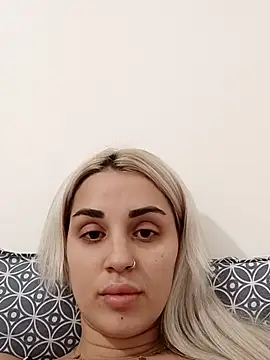 Giullyaxx online show from November 30, 3:27 pm