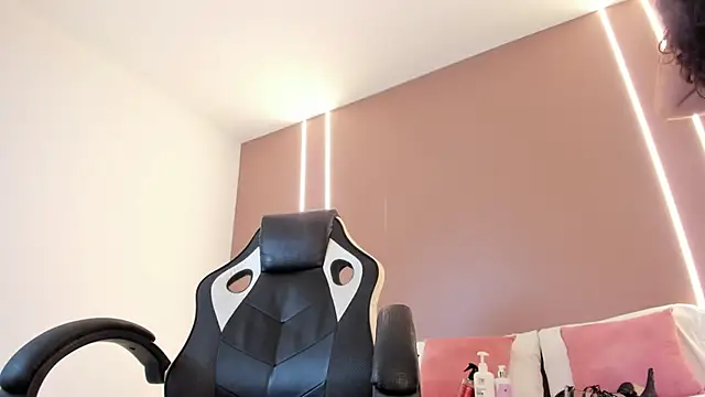 zoee zi online show from February 19, 7:46 pm