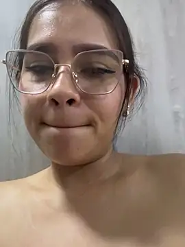 Snapshot of Valery_lux16 chatting on October 17, 5:16 pm Valery lux16 online show from October 17, 5:16 pm