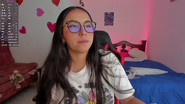 SophieLAmour online show from October 5, 12:04 am