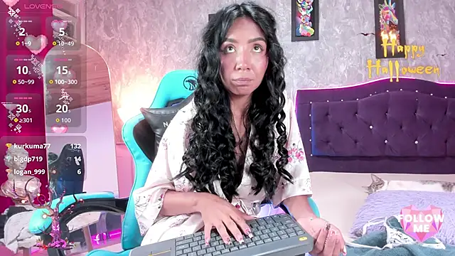 Snapshot of Lauren_smiles chatting on October 20, 5:32 am Lauren smiles online show from October 20, 5:32 am