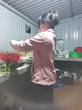 Helen-Tran online show from November 28, 12:08 pm