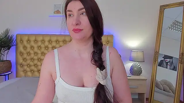 TrishaDarks online show from April 21, 5:14 am