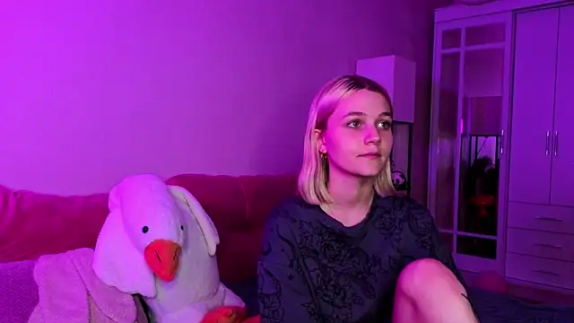 KelleDomin online show from October 27, 8:03 pm