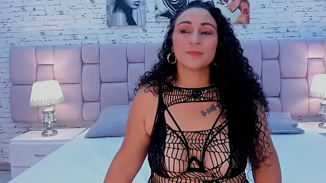 VaniaRose online show from October 17, 1:25 pm