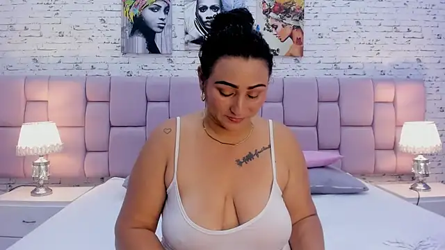 VaniaRose online show from October 4, 2:11 pm