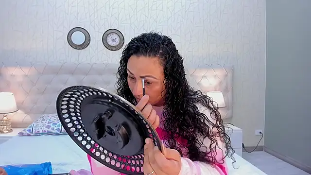 VaniaRose online show from November 26, 1:45 pm