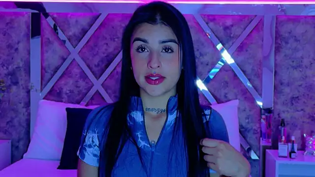 Snapshot of SofiaLopez__ chatting on October 5, 12:21 pm SofiaLopez online show from October 5, 12:21 pm