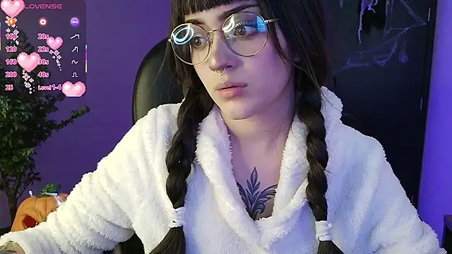 Snapshot of LesRose chatting on October 1, 6:24 pm LesRose online show from October 1, 6:24 pm