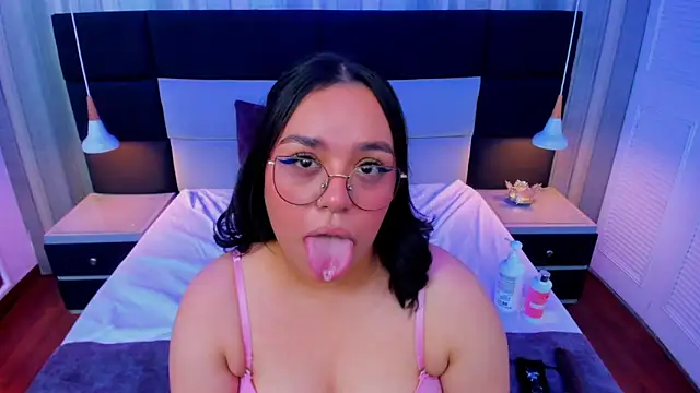 Snapshot of annytovar chatting on September 30, 10:03 pm annytovar online show from September 30, 10:03 pm