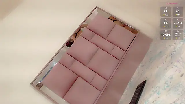 roxanawillts online show from October 24, 3:52 pm