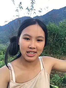 Snapshot of Mai_lovely chatting on October 18, 10:29 am Mai lovely online show from October 18, 10:29 am