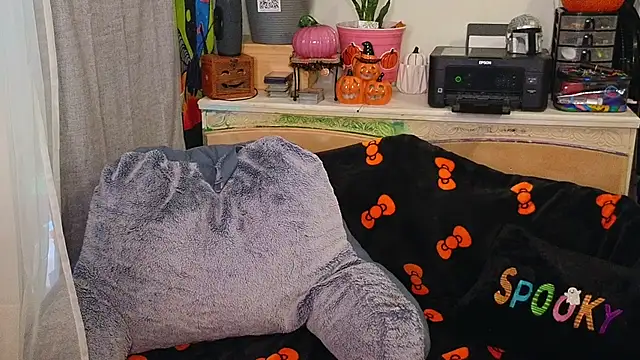 xofrankiefinexo online show from October 11, 1:25 pm