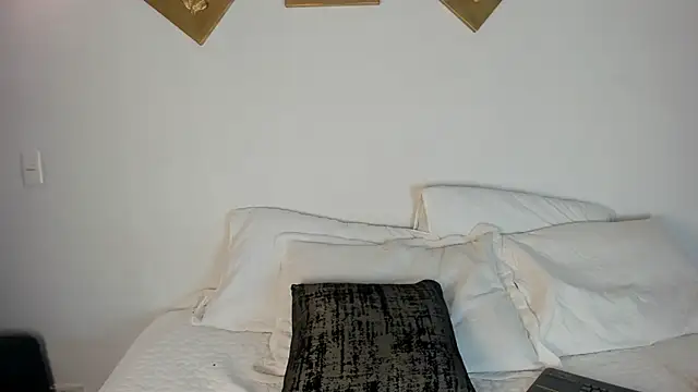 Snapshot of CharlottePetitte chatting on October 17, 8:45 pm CharlottePetitte online show from October 17, 8:45 pm