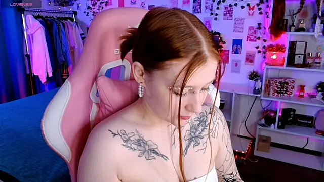 Ayla Hicks online show from November 11, 3:24 am