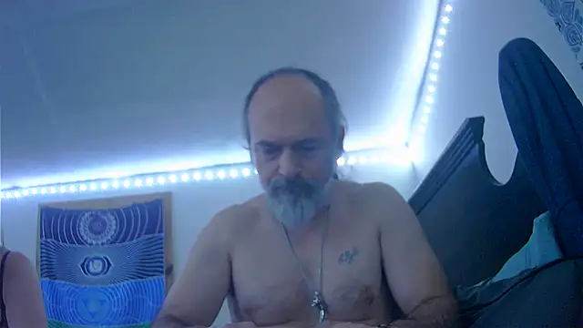 HippieDad333 online show from December 19, 12:04 am