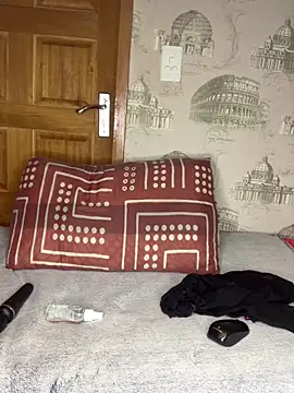 Bellabootie online show from April 10, 8:20 am