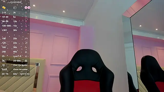 ALAHIACRUZ1 online show from March 30, 7:24 pm