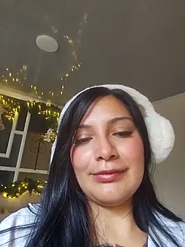 NahomyPearson online show from December 14, 7:08 pm