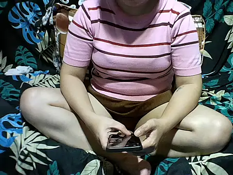 Ella marie14 online show from December 18, 1:10 am