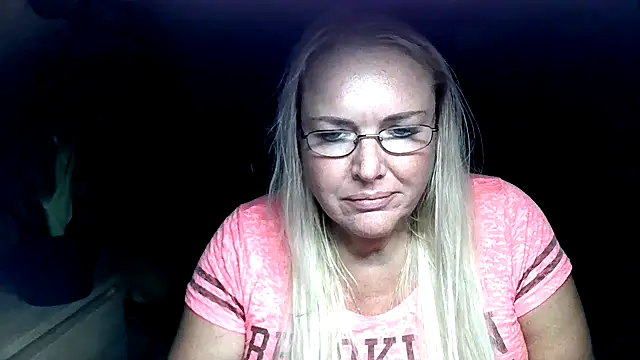 Snapshot of Sandy-Summer chatting on September 27, 6:15 pm Sandy-Summer online show from September 27, 6:15 pm