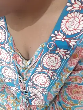 Snapshot of Minakshi_677 chatting on October 6, 3:01 am Minakshi 677 online show from October 6, 3:01 am
