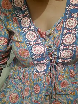 Snapshot of Minakshi_677 chatting on October 4, 5:28 pm Minakshi 677 online show from October 4, 5:28 pm