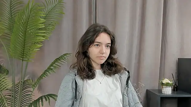 Snapshot of TarahCayne chatting on September 29, 9:36 am TarahCayne online show from September 29, 9:36 am