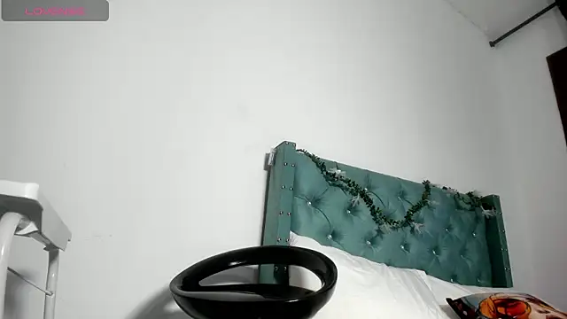 Snapshot of Alana_dreams08 chatting on October 3, 5:12 am Alana dreams08 online show from October 3, 5:12 am