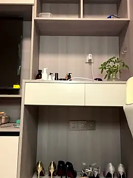 POS001 online show from January 8, 5:50 pm