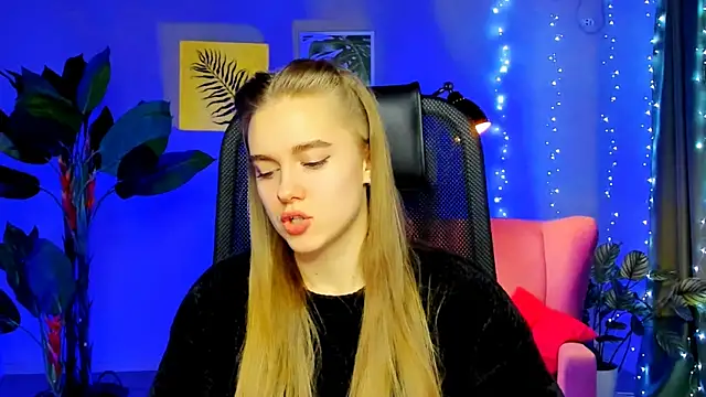 JuneWoods online show from January 13, 8:29 am