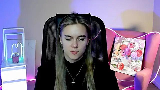 JuneWoods online show from October 4, 12:22 pm