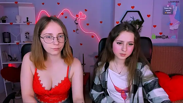 rebecca smile online show from April 13, 7:25 pm