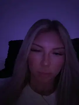 blondeeee online show from April 13, 4:30 pm