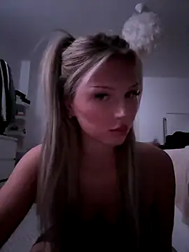 blondeeee online show from December 15, 5:40 pm