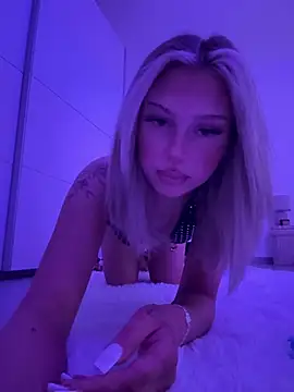 blondeeee online show from June 2, 4:19 pm